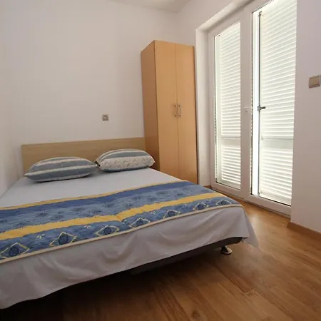Manuel Apartmán