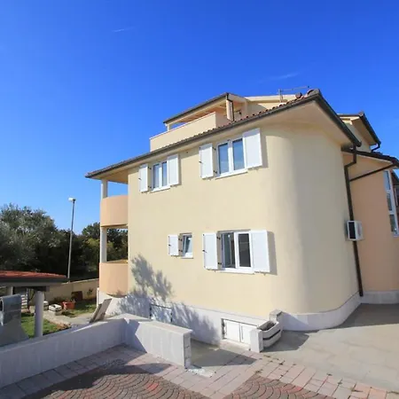 Manuel Apartmán
